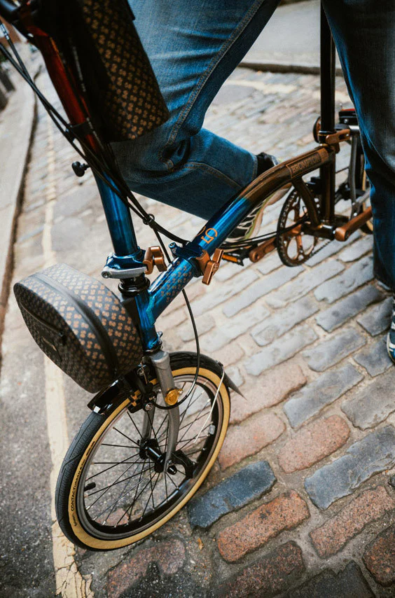 Brompton C Line 12-Speed 1975 Edition Limited Edition Folding Bike - Thermal Fade Lacquer - Image 7
