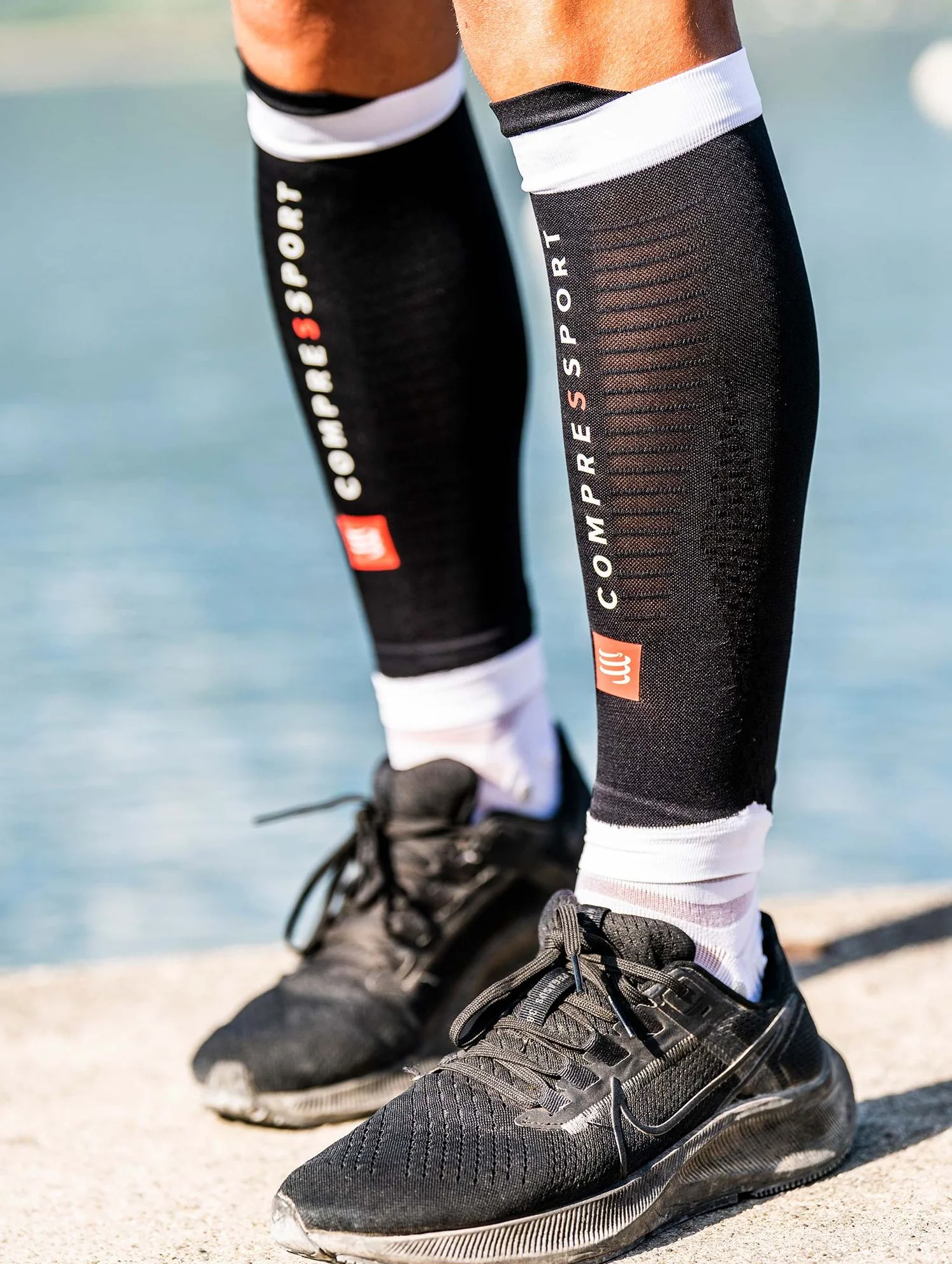 Compressport R2 3.0 Compression Calf Sleeves - Black - Image 3