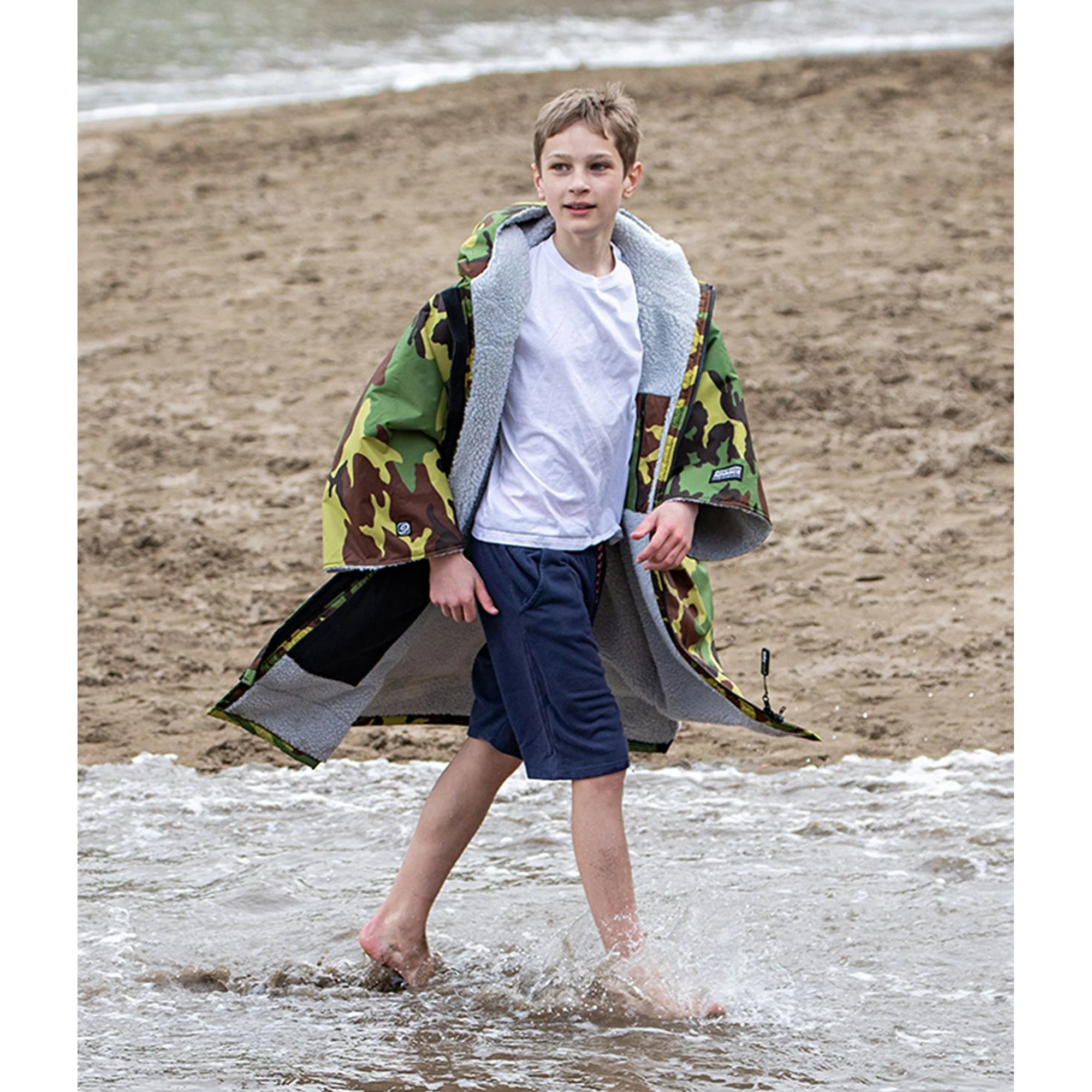 Dryrobe Advance Short Sleeve Junior Changing Robe - Camo - Image 2