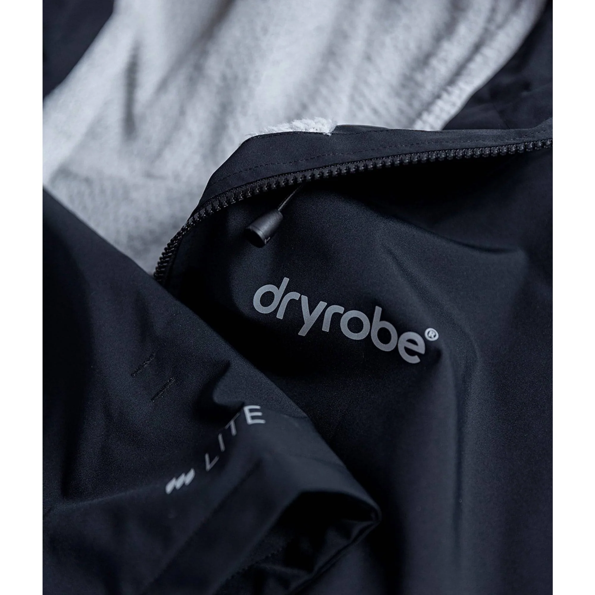 Dryrobe Lite Short Sleeve Changing Robe - Black - Image 4