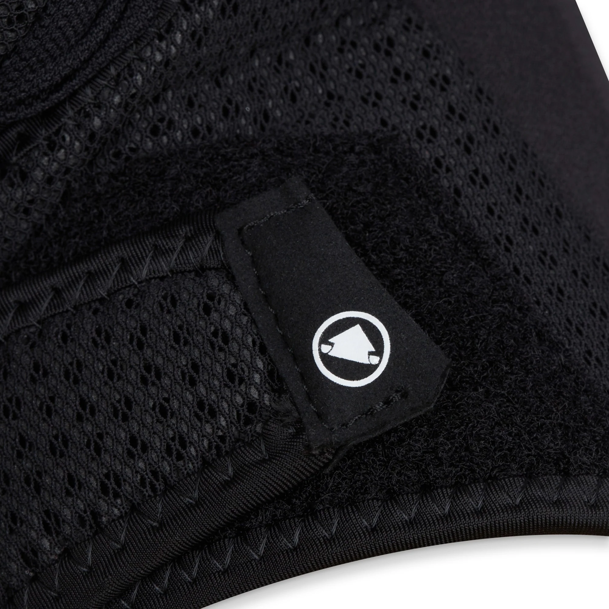 Endura SingleTrack Cycling Knee Guards - Black - Image 4