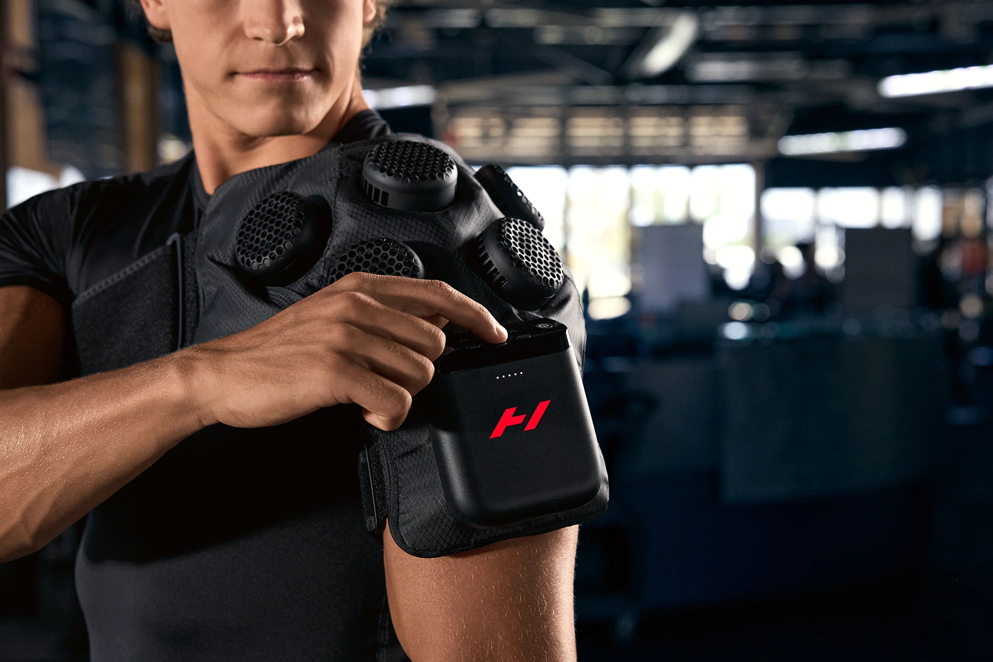 Hyperice Contrast 2 Shoulder Hot/Cold Compression Device - Image 6