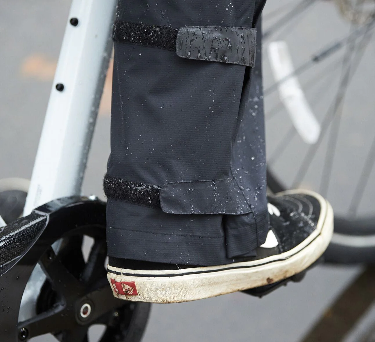 Madison Protec 2-Layer Waterproof Mens Cycling Overtrousers - Black - Image 6
