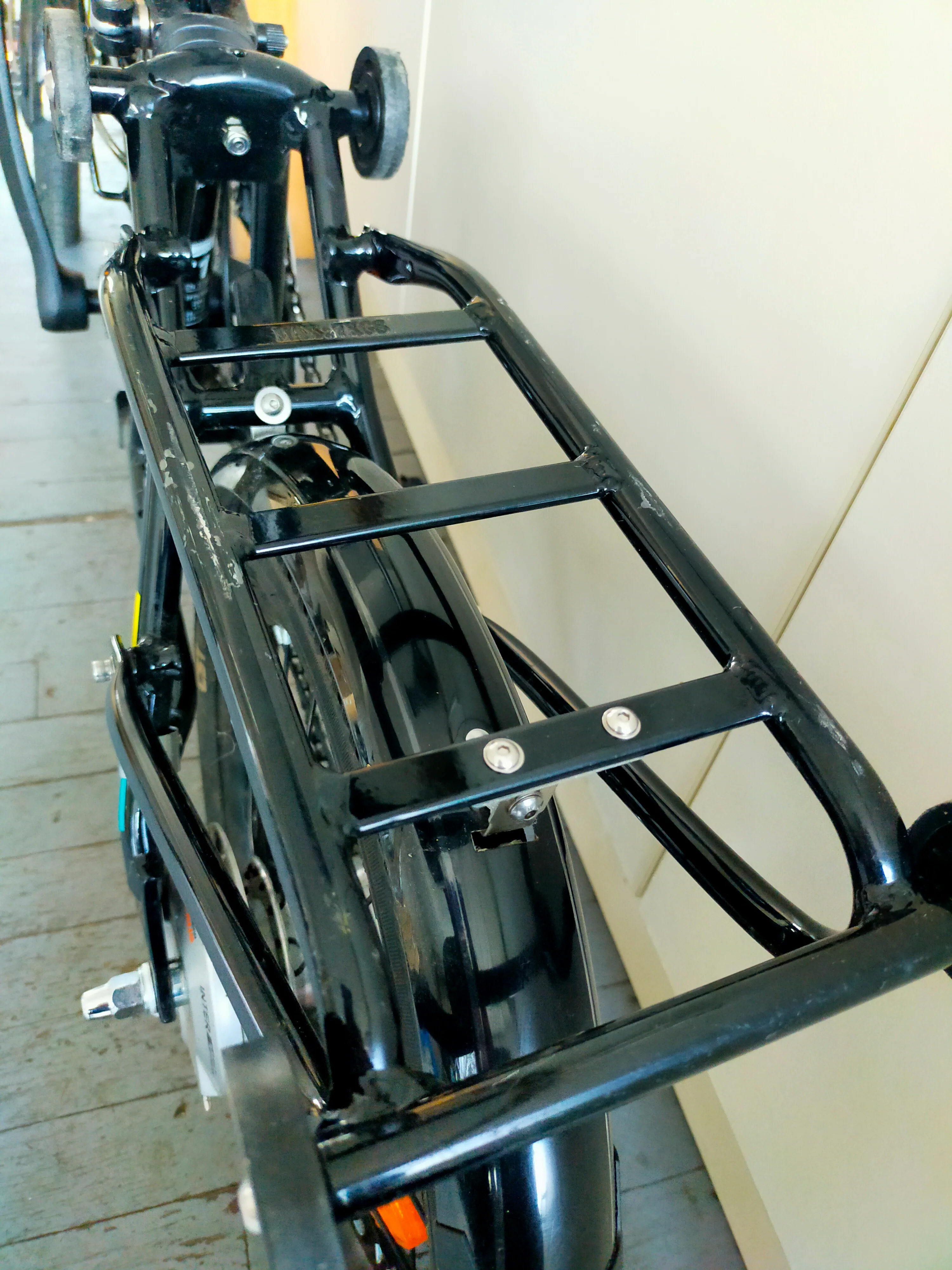 Neomouv eFolding 16 Electric Folding Bike 2024 Ex-Demo - Black - Image 3