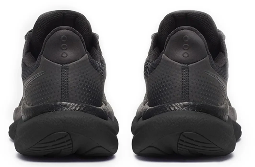 Saucony Triumph 23 GORE-TEX Mens Running Shoes - Black - Image 5